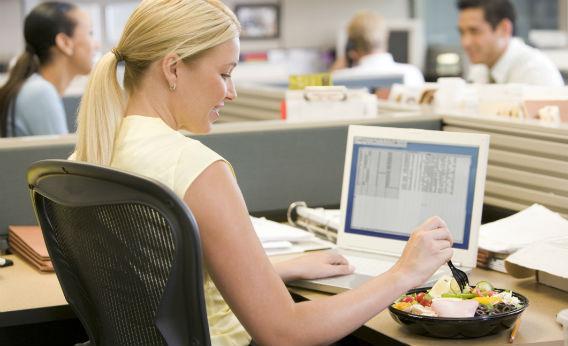 How To Eat Well In The Workplace -- Breakfast breakfast at work, breakfast on the go, breakfast at the office, how to eat healthy at work, healthy breakfast on the go, office breakfast ideas, breakfast ideas for work, fast food breakfast, best breakfast foods, good breakfast